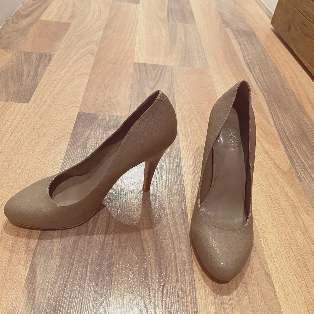 Jessica Simpson Taupe heels